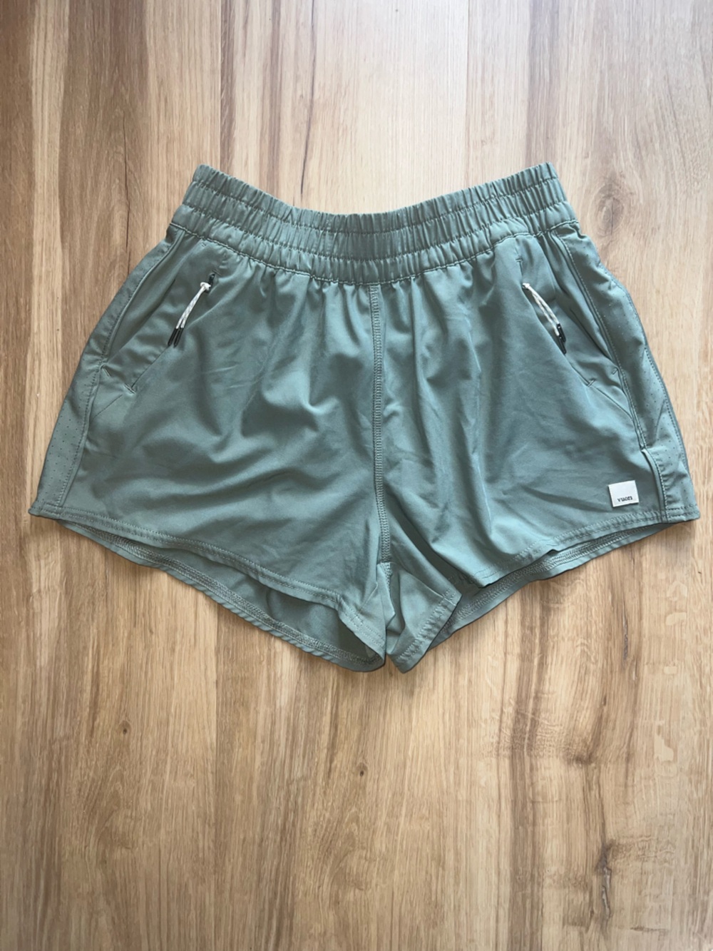 Vuori Dash Shorts in Pistachio